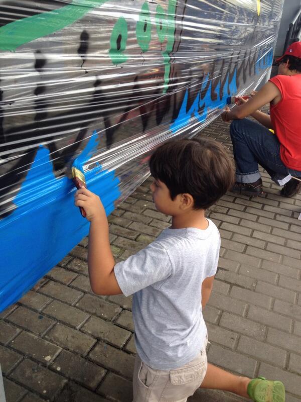 Un niño participa de la actividad. Foto/@joannycooke