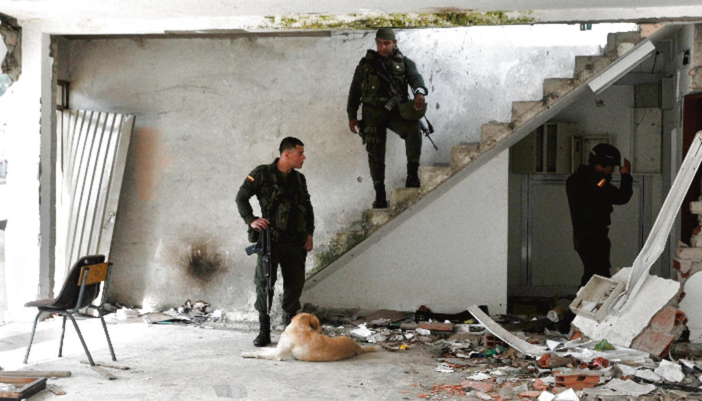 Inquietud. Instalaciones bancarias destruidas.(EFE)