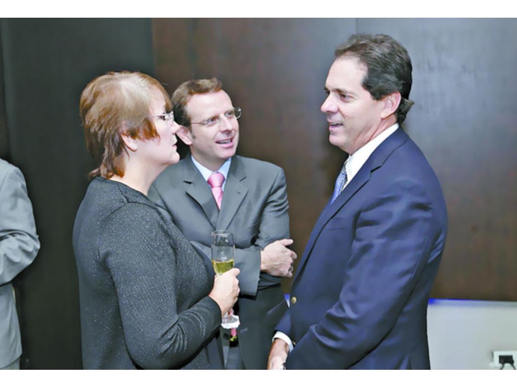 3. Maruchi de Boyd, Eddy Vásquez y Olguita de Jiménez.