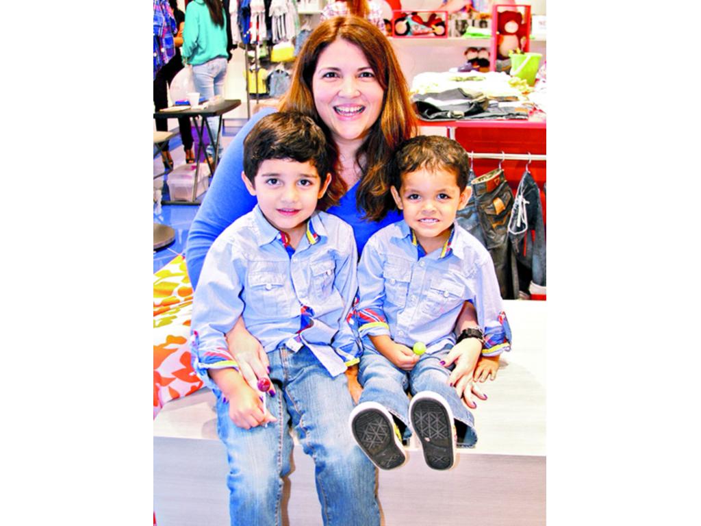6. Tania Moreno, Diego y Nicolás Rodríguez.