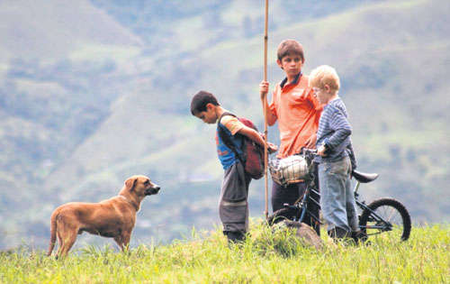 <p>Trama. Esta película es un homenaje a la unidad y a la amistad entre los protagonistas.</p>