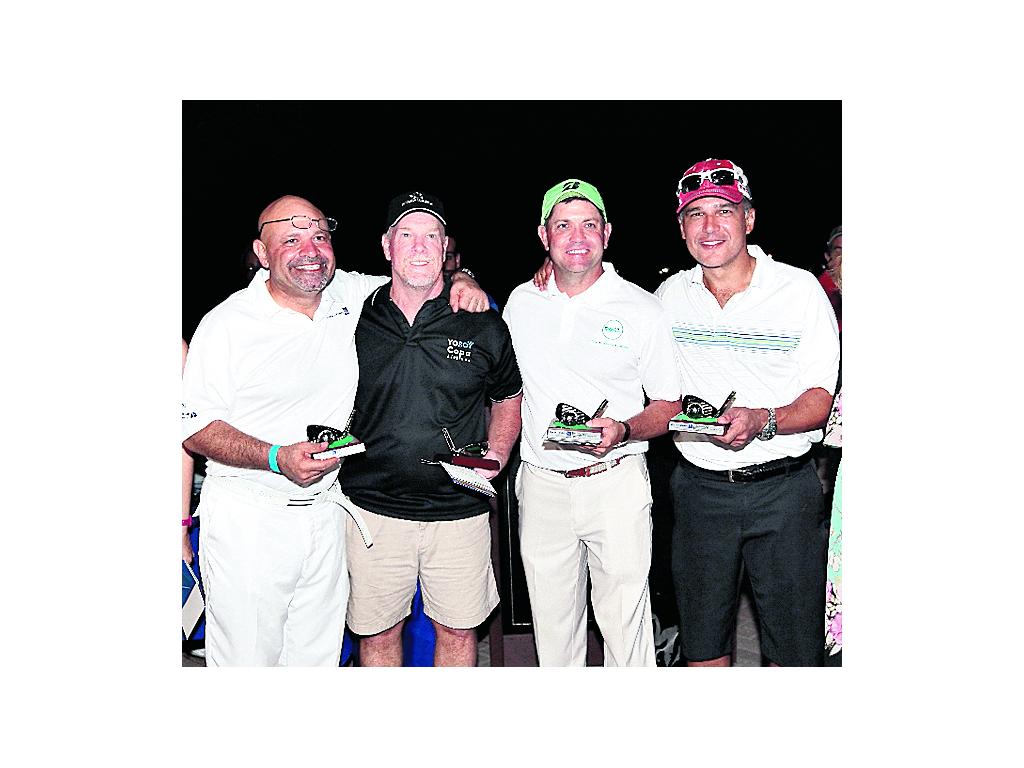 6 Ahmad Zamany, Glenn Baker, Dell Howard y Víctor Vial.