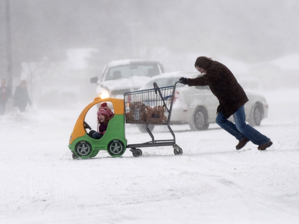Una mujer y su hija en Saginaw Township, Mich., 6 de enero 2014 Foto/The Saginaw News, Jeff Schrier<br>