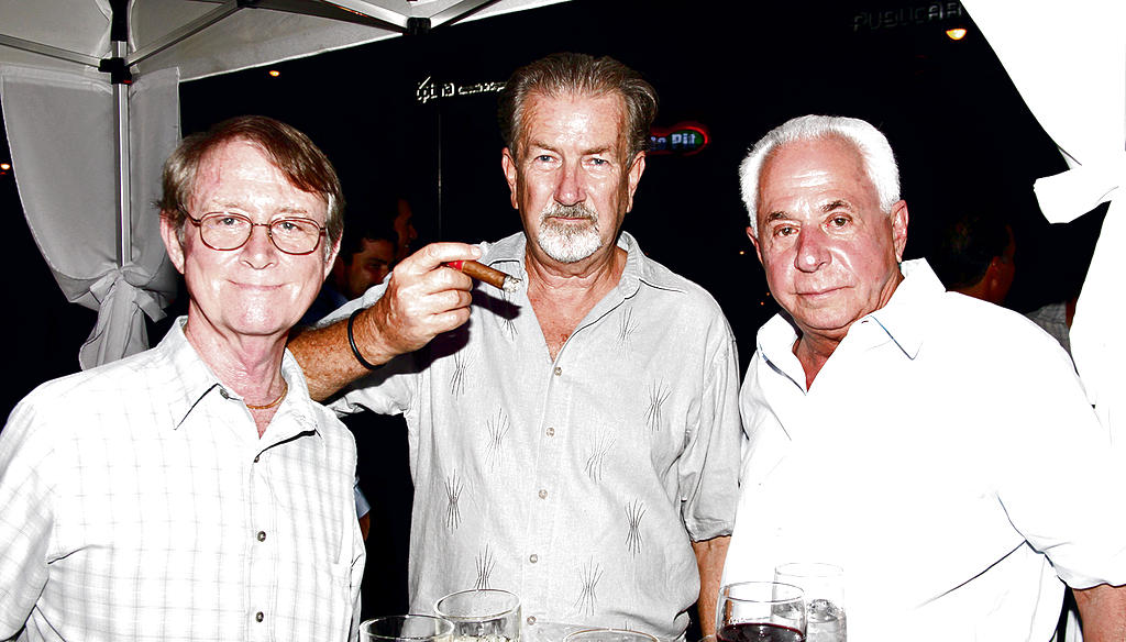 Barry Seldon, Charlie Mcelroy y Tito Guerra.()