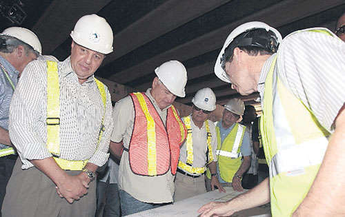<p>Inspección. El mandatario encabezó el recorrido.</p>