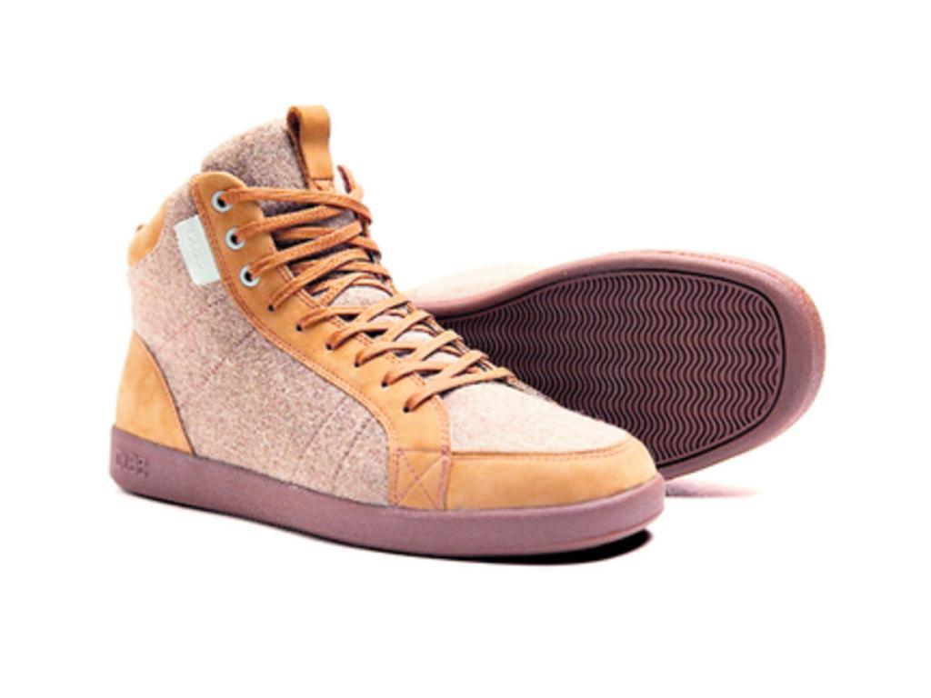 Las nuevas tendencias en calzados para hombres fusionan lo deportivo y moderno. El modelo Russell es descomplicado y relajado.
