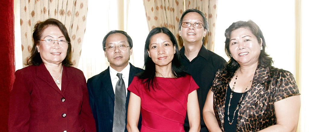 Melva Yee, Eduardo Chung, Wei Hong de Chung, Jacinto Liao y Elisa de Yau.()