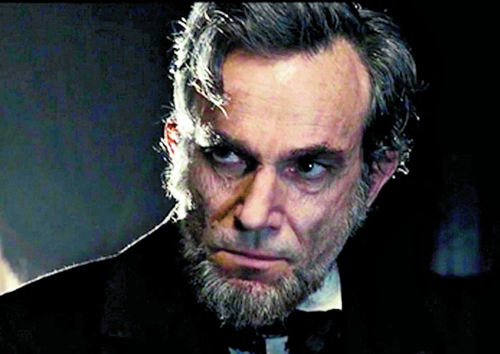 Se centra en la crucial última etapa de la presidencia de Abraham Lincoln, cuando se produjo la abolición de la esclavitud (1863) y el final de la guerra civil (1865).