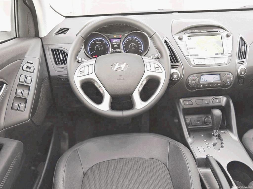 Su moderno panel de instrumentación ha sido mejorado para darle mayores facilidades al conductor durante cada recorrido.()