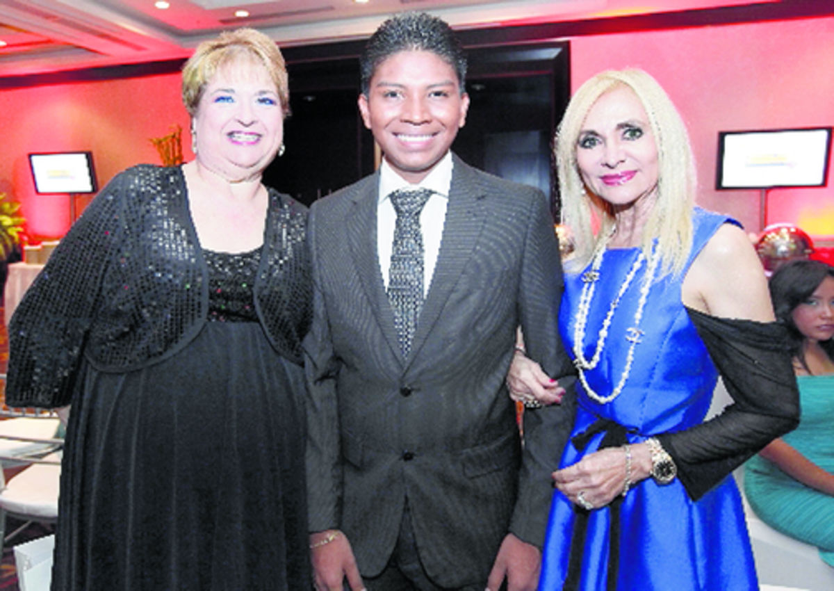 3. Nuria Mateu, Daniel Araúz y Penny de Henríquez.