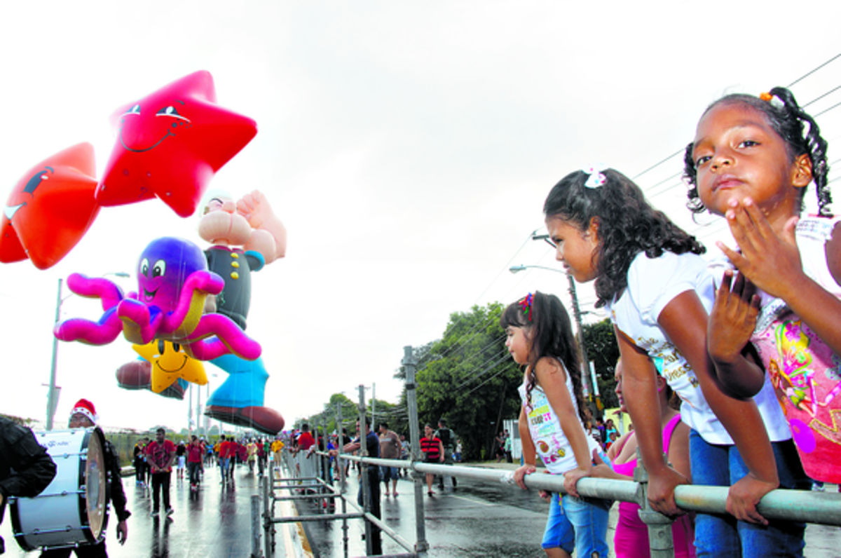 La atracción final fue este enorme globo del personaje Popeye.(Víctor Arosemena)