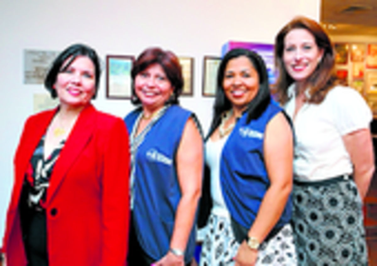 3. Betzaida de Delgado, Marisín de Ávila, Reyna Delgado y Odette Poschl.