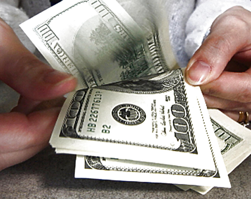 El dólar registro un aumento frente al euro y bajo frente al Yen <br>