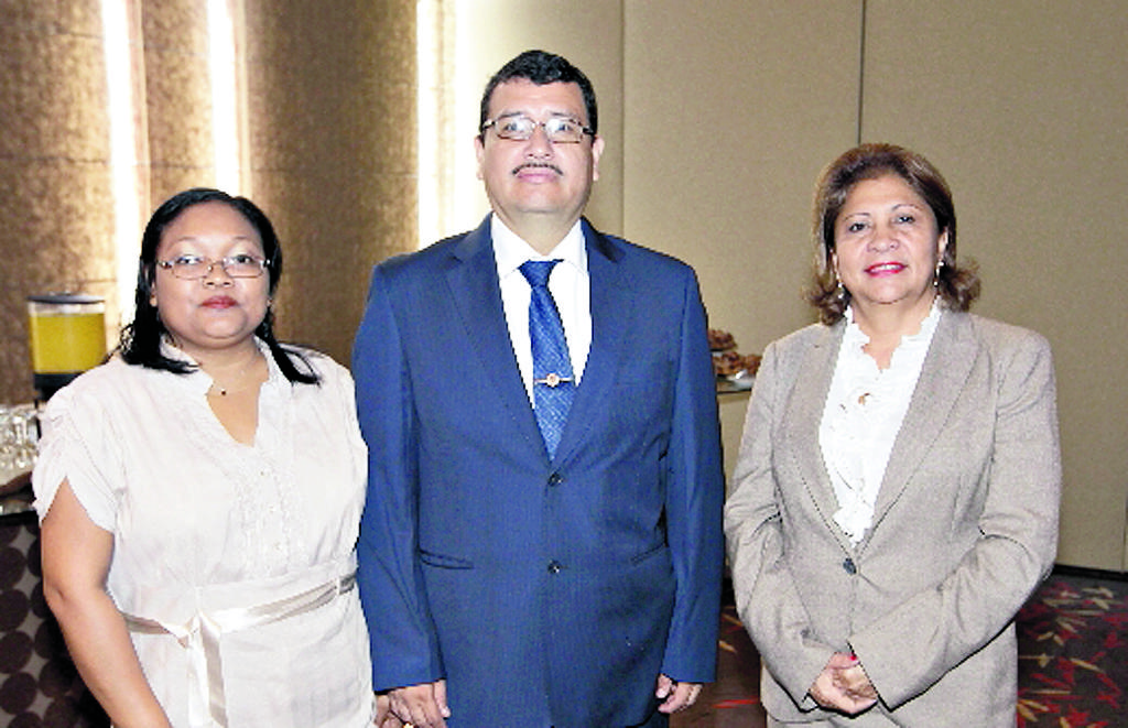 4. Nilca Sánchez, César Valdés y Emilia Diez.