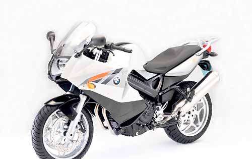 <p>Motor: 4T refrigeración líquida </p>