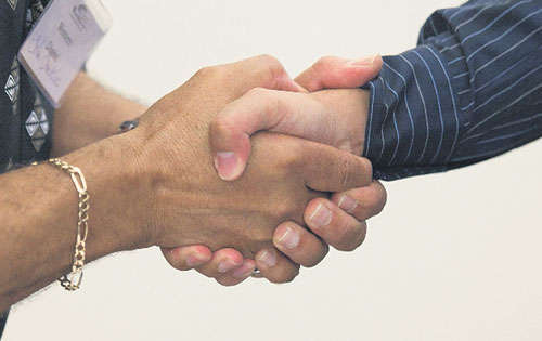 <p>Fuerza. Componendas entre diversos grupos.</p>