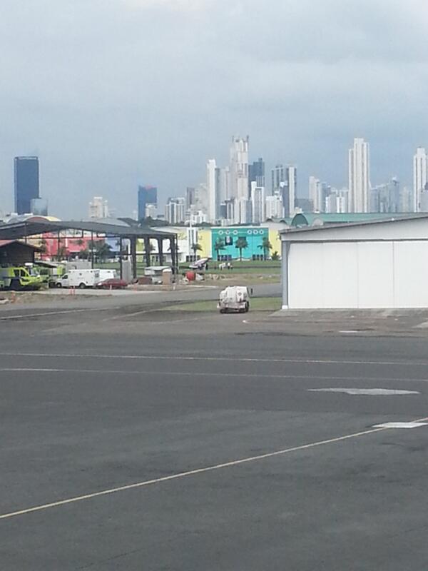 Avioneta sufre percance en el aeropuerto Marcos A. Gelabert, Albrook. Foto/Jorge Silot<br>