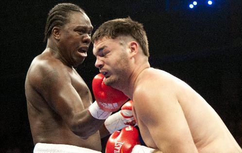 El colonense Guillermo Jones (izq.) ha ganado las dos defensas de su corona mundial por nocaut técnico. Foto: Archivo<br>