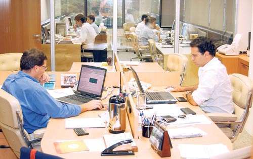 <p>Capacitación. Muchas veces los empleadores exigen dominio de diferentes programas.</p>