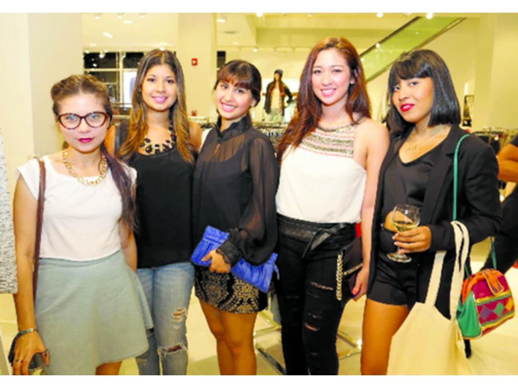3. Eliana Araúz, Lina Escamilla, Laura Díaz, Adriana Larreynaga y Liz Moreno.