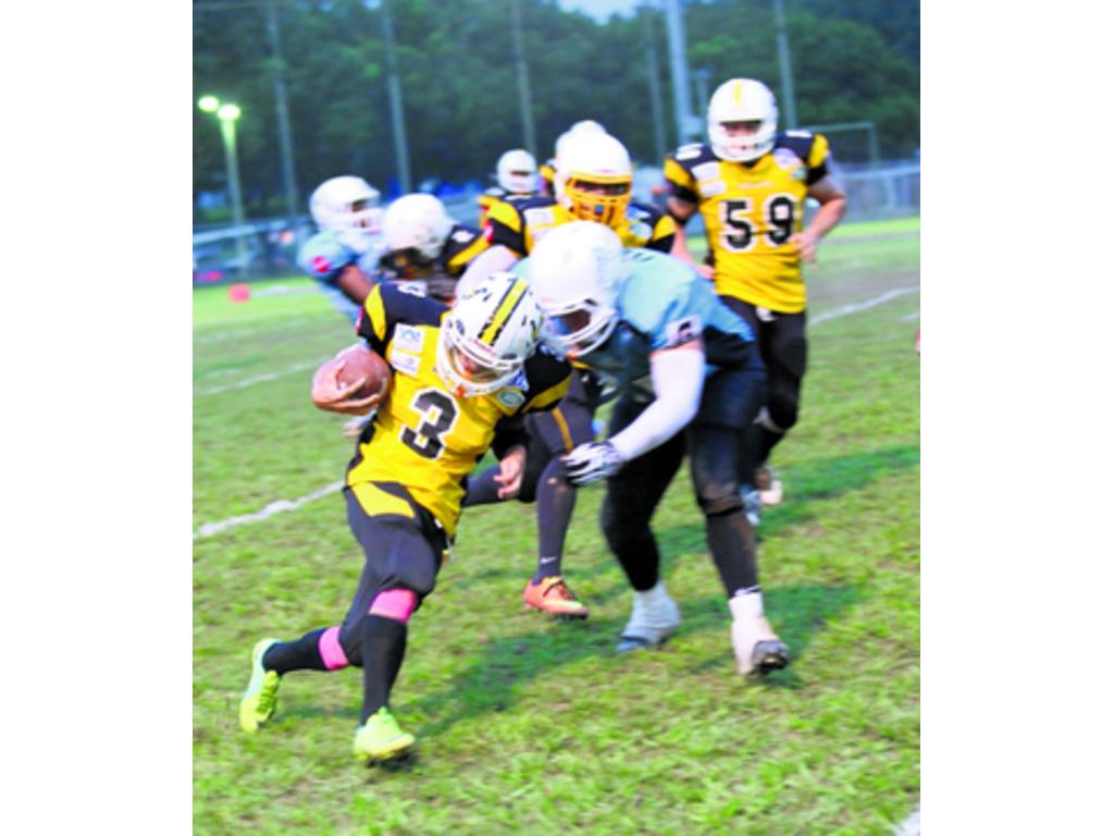 Los Brader Raiders celebran por la victoria obtenida.(Anayansi Gamez)