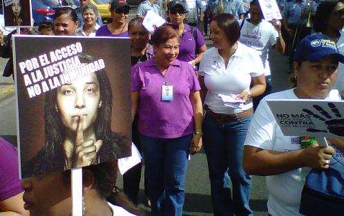 Panameñas marcharon para solicitar que se detenga el maltrato hacia este género. Foto/Víctor Arosemena<br>