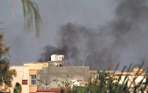 <p></p><p></p><p></p><p>Bombardeos. Varios edificios en Trípoli en llamas.</p>