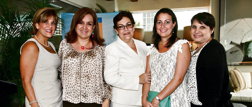 Marcela Orillac, Olga Carrasco, Mireya de Cassino, Jenny Cassino y Julieta de Diego de Fábrega.()