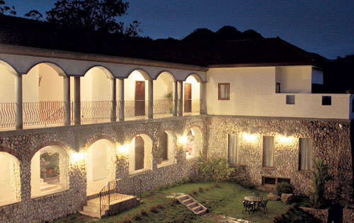 <p>Alojamiento. El hotel Los Mandarinos es distinguido.</p>