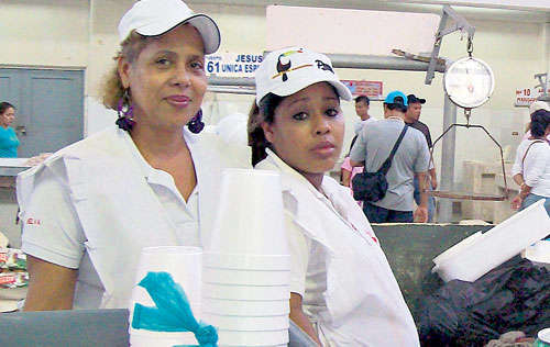 <p>Auténtico. Disfrutan del ceviche al estilo panameño.</p>