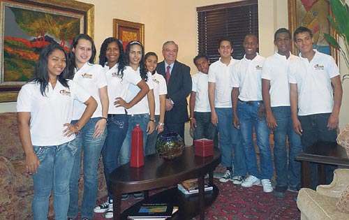 <p> Jorge Nicolau, presidente ejecutivo, recibió a los distinguidos visitantes. </p>