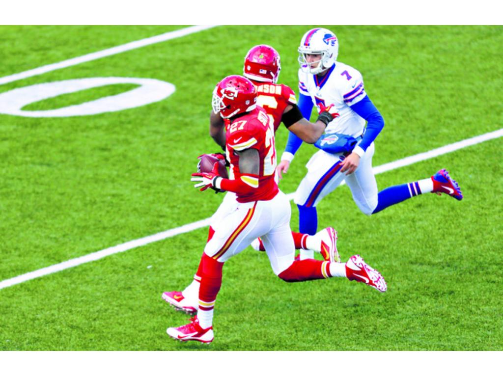 La defensiva mantuvo intacto el inicio de temporada perfecto de Kansas City, que se impuso el domingo 23-13 a los Bills de Búfalo. (AP)
