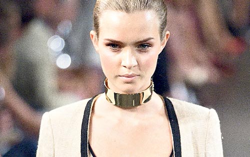 <p>Elegante. Malene Birger también destaca en su colección rayas menos veraniegas y con un toque de sofisticación. Con este vestido Black & White brillarás. </p>