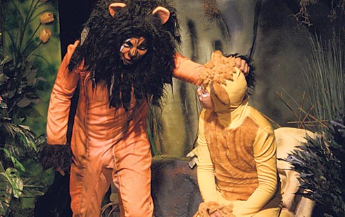 <p>Éxito. El estreno de El gran león estaba lleno.</p>
