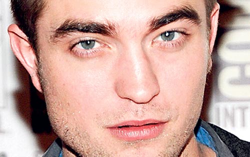<p>Robert Pattinson estrenó tres cintas, pero fue por Eclipse que ganó 20 millones de dólares.</p>