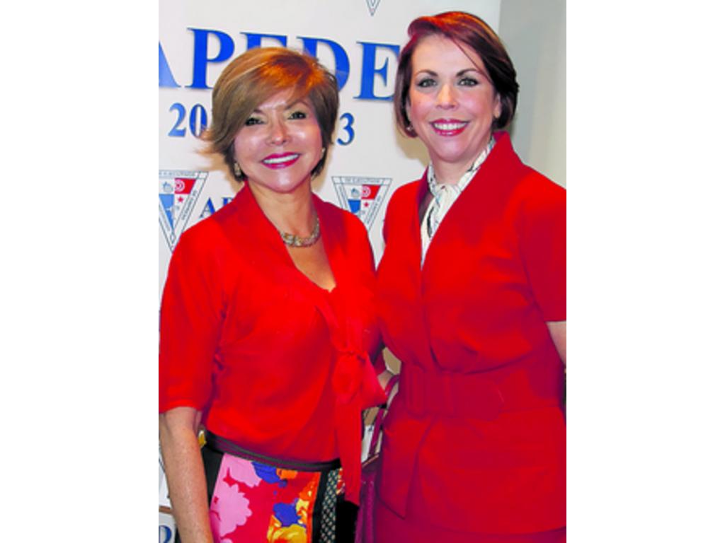 6. Carmen A. Pinzón y Elisa de Gómez.