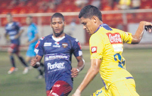 <p>Mal momento. Plaza Amador (i) y Chorrillo (d) siguen sin poder ganar.</p>