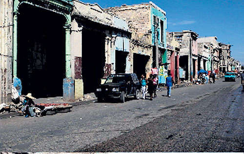 <p>Avenida Desallines hoy, abajo destruida.</p>