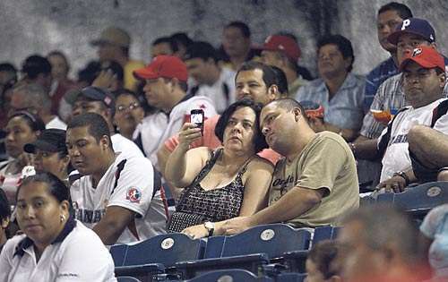 <p>Recuerdo. Esta pareja aprovechó para fotografiarse.</p>
