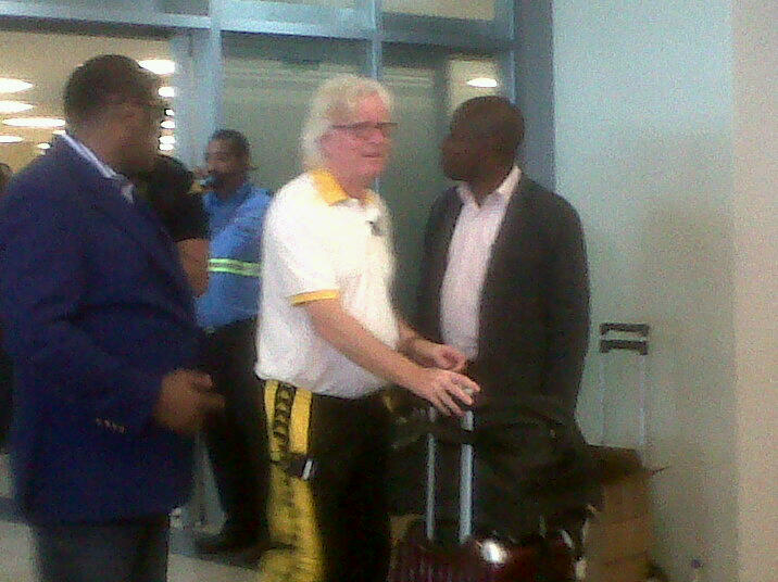 Winfried Schäfer, técnico de Jamaica fue el unico de la delegación que hablo ante los medios.Foto/Mariam Ruiz<br>