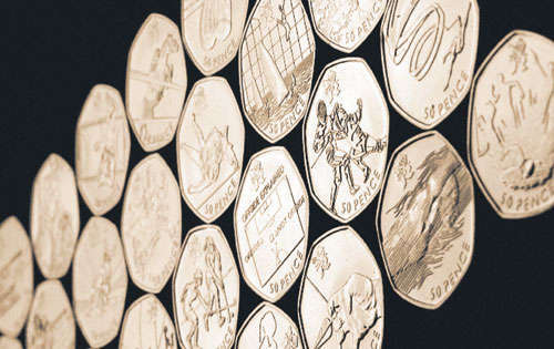 <p>Nuevas. 50 peniques, emitidas por The Royal Mint. </p>