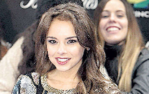 <p>Chenoa en la alfombra azul.</p>