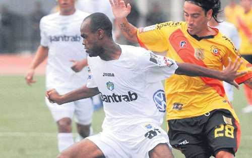 <p>Jugador. Machado se encontraba jugando en el fútbol guatemalteco para el Comunicaciones.</p>