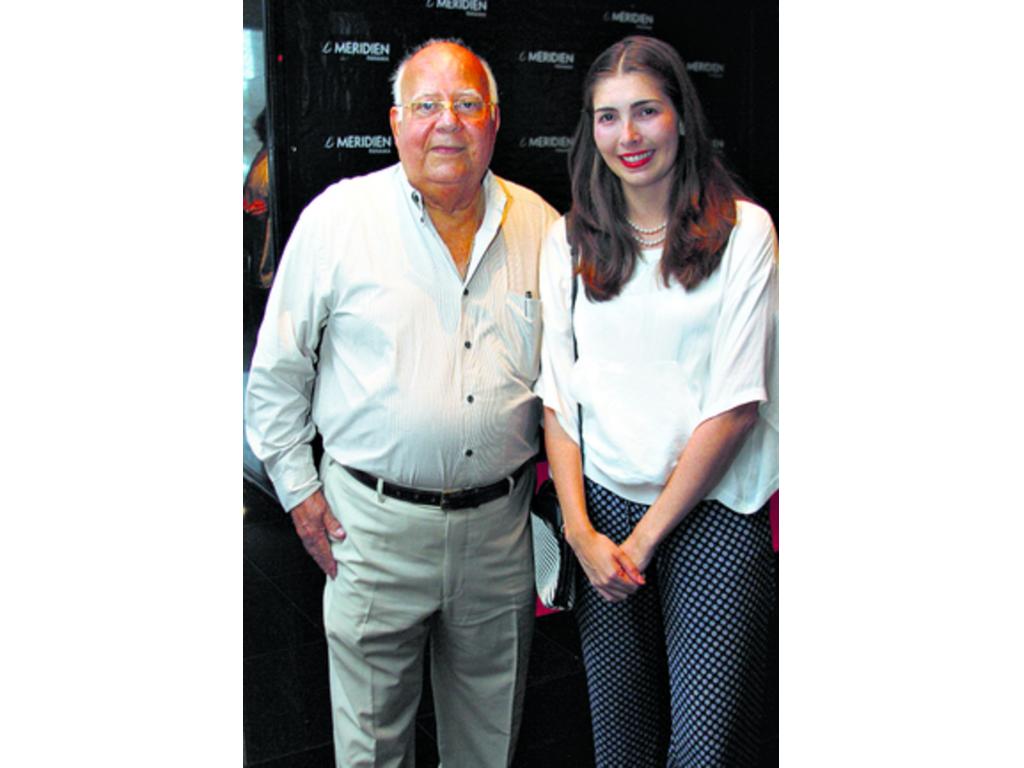 4. Roberto Varela y Vanesa de Varela.
