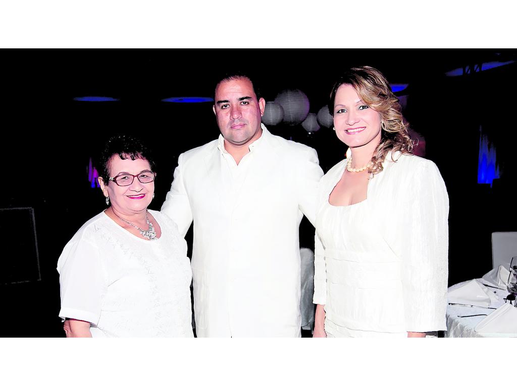 Mercedes Araúz, Orlando Mosquera y Jenny Gaitán.()