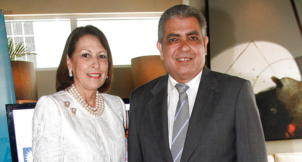 Estela Martha Vallarino, presidenta saliente, y Juan Pablo Barés, presidente entrante.(Omar Morales)