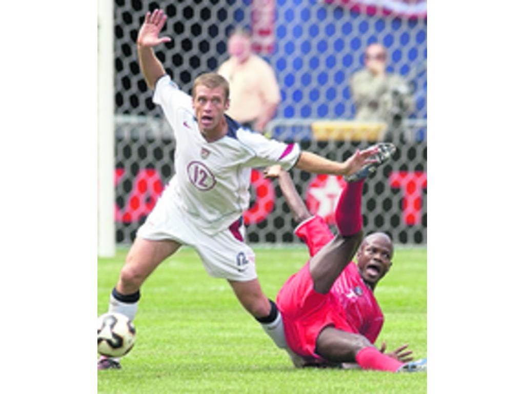 Jorge Dely Valdés (izq.) jugó en la final de 2005.(Archivo)