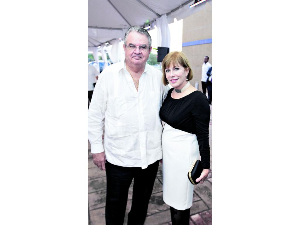 12. Roberto Moreno y Claudia Ferrer de Moreno.