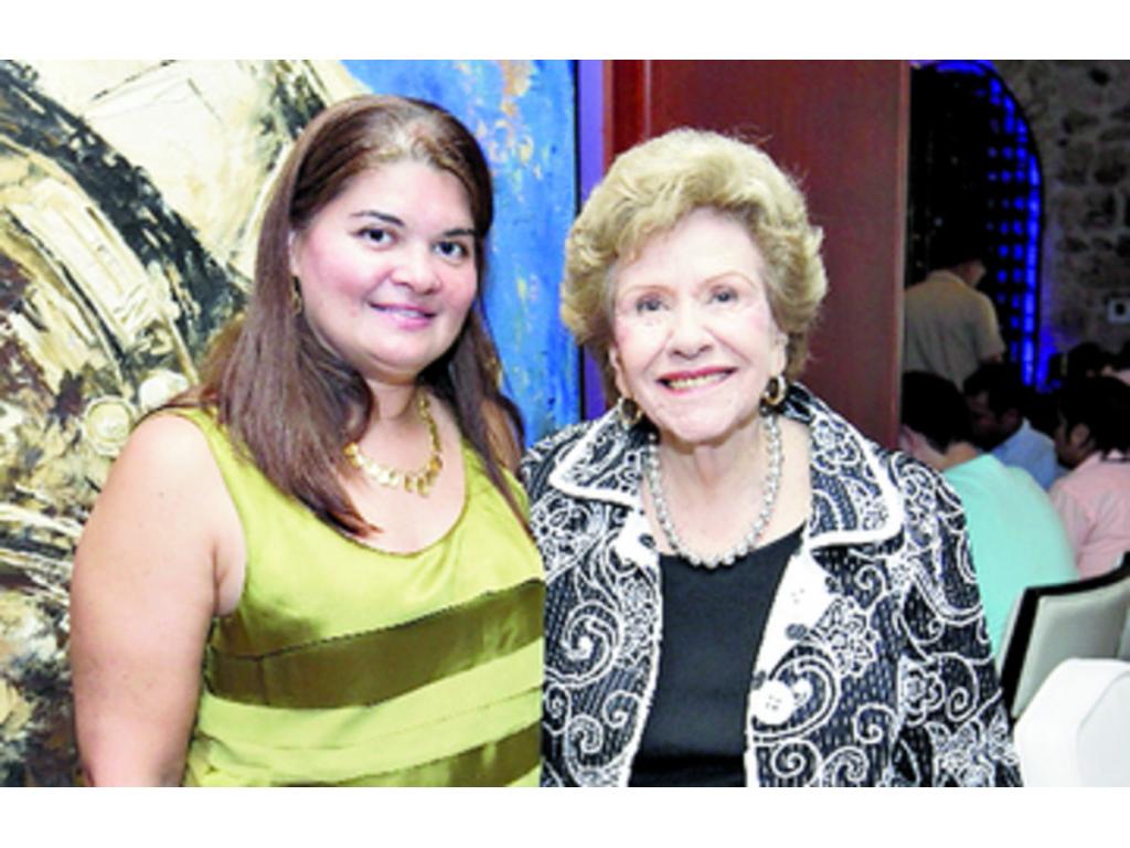 4. Yoly de Rodríguez y Connie de Fidanque.