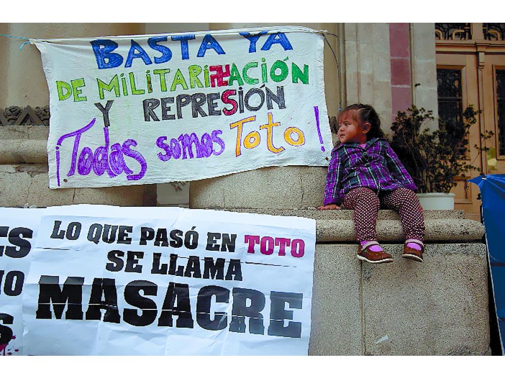 Los guatemaltecos exigen justicia para los campesinos.(EFE)
